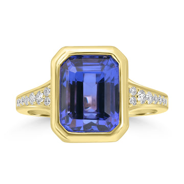 5.26ct Tanzanite Rings with 0.19tct Diamond set in 18K Yellow Gold