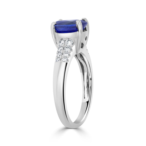 2.45ct Sapphire Ring with 0.30tct Diamonds set in Platinum 950
