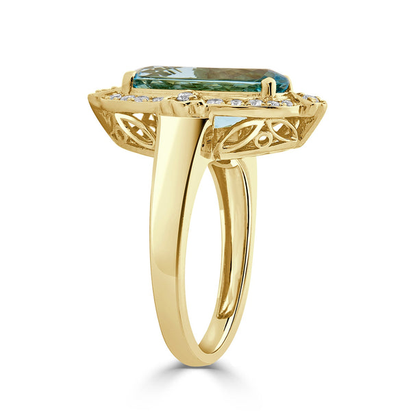 3.52ct Aquamarine ring with 0.28tct diamonds set in 14K yellow gold