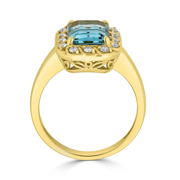 3.03ct Aquamarine ring with 0.23ct diamonds set in 14K yellow gold