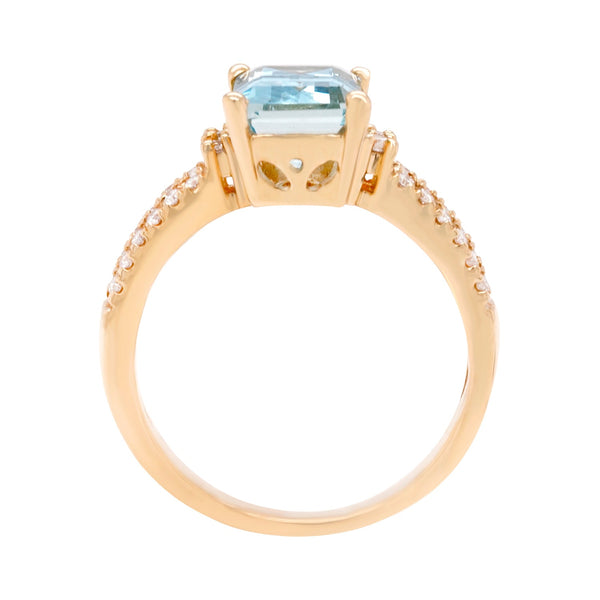1.94 ct Aquamarine ring with 0.21 ct diamonds set in 14K yellow gold
