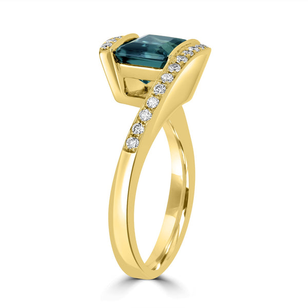 1.82ct Tourmaline Ring with 0.23tct Diamonds set in 14K Yellow Gold