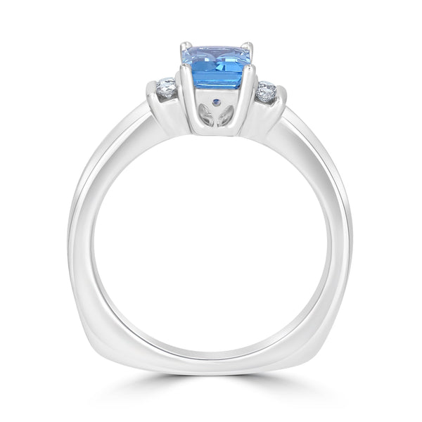 0.83ct Aquamarine Ring with 0.09tct Diamonds set in 14K White Gold