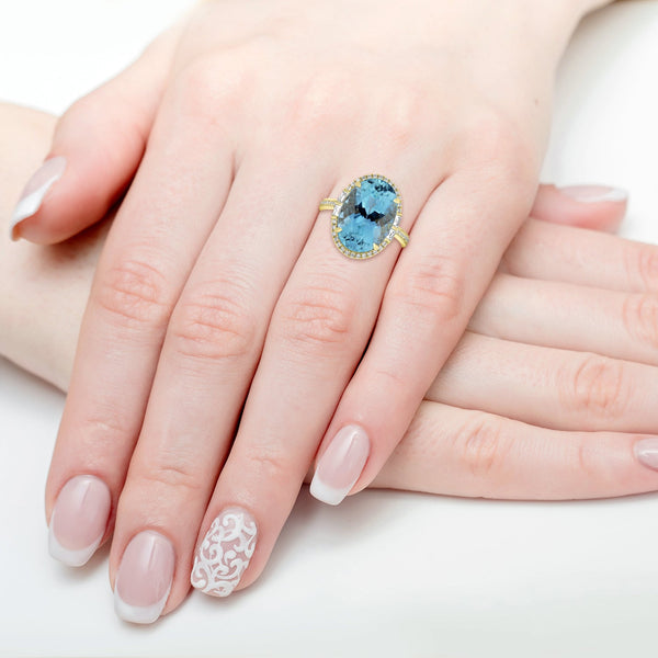 8.93ct Aquamarine Rings with 0.44tct Diamond set in 18K Yellow Gold