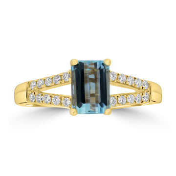 1.04ct Aquamarine Rings with 0.18tct Diamond set in 18K Yellow Gold