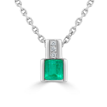 1.33ct Emerald Pendant with 0.04tct Diamonds set in Platinum