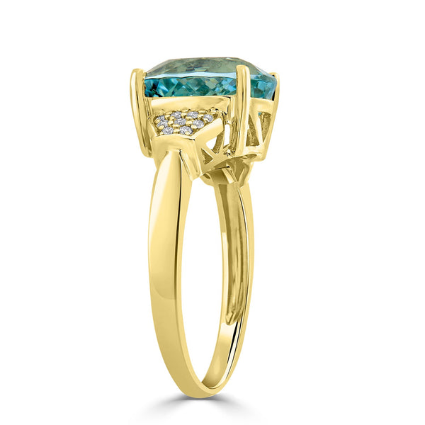 3.81ct Aquamarine ring with 0.10tct diamonds set in 14K yellow gold