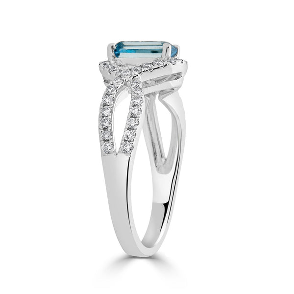 0.80ct Aquamarine ring with 0.40tct diamonds set in 14K white gold