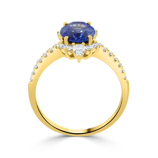 2.3ct Sapphire Ring with 0.48tct Diamonds set in 14K Yellow Gold