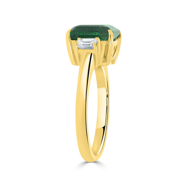 3.51ct Emerald Ring With 0.38tct Diamonds Set In 18kt Yellow Gold