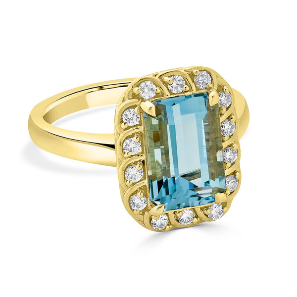 3.03ct Aquamarine ring with 0.23ct diamonds set in 14K yellow gold