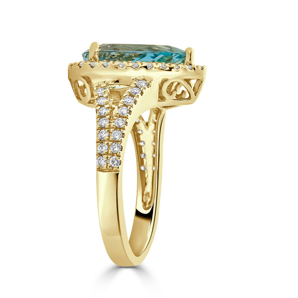 2.62ct Aquamarine ring with 0.44tct diamonds set in 14K yellow gold