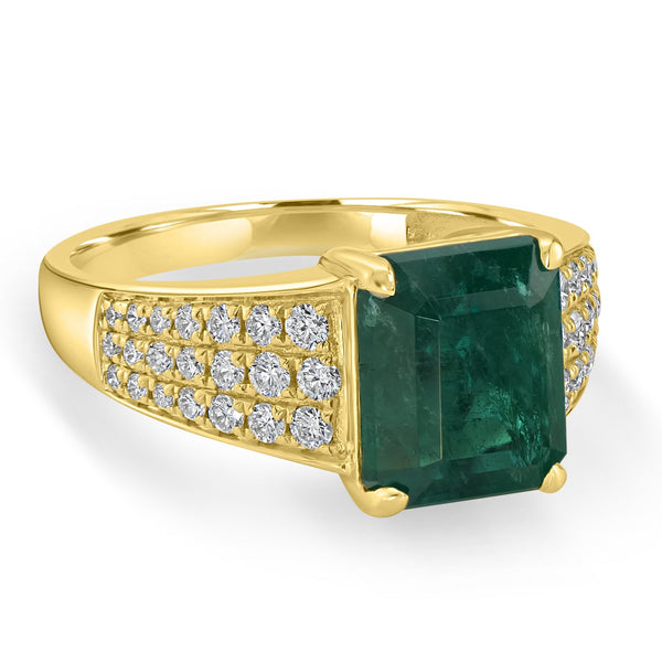 3.75ct Emerald Ring with 0.43tct Diamonds set in 14K Yellow Gold