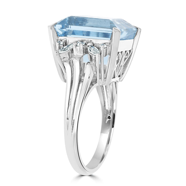 9.3ct Aqua Ring with 0.36tct Diamonds set in 900 Platinum